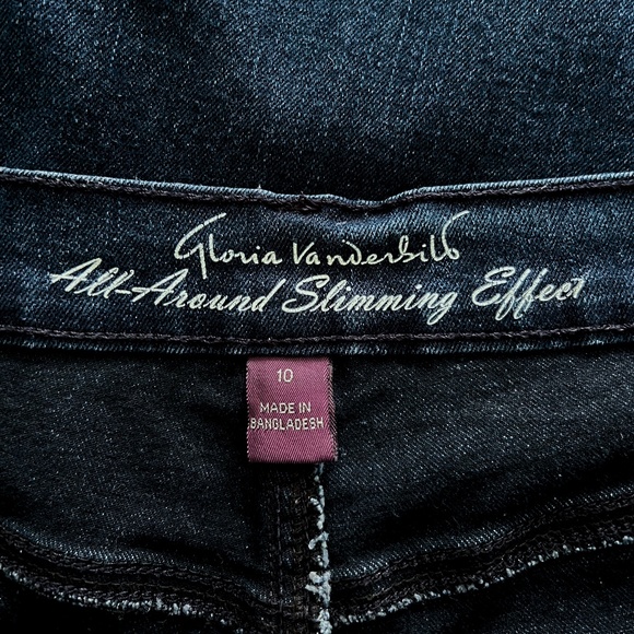 Gloria Vanderbilt Dark Wash All Around Slimming Effect Amanda Capri Jeans - Picture 3 of 4